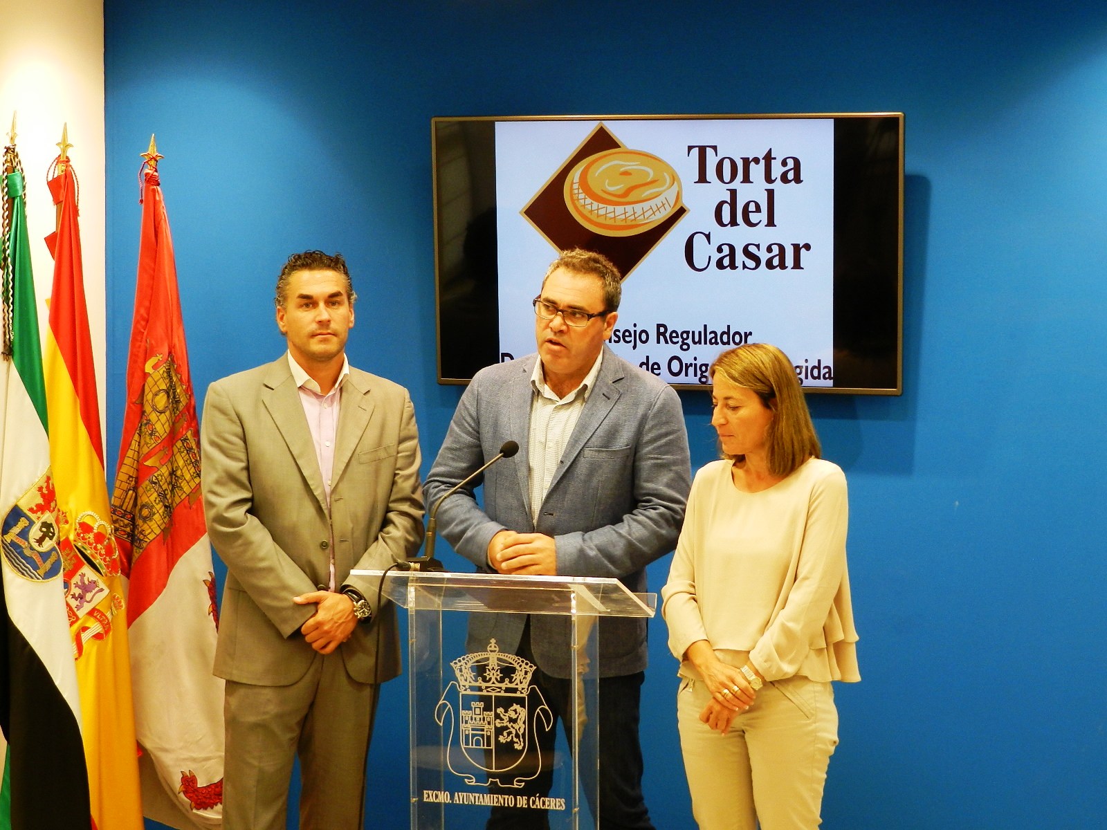 Convenio entre el Ayuntamiento de Cáceres y la DOP Torta del Casar